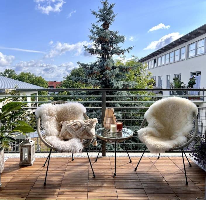 Bali Home Stylische Wohnung Mit Terrasse Schoenefeld Exterior photo